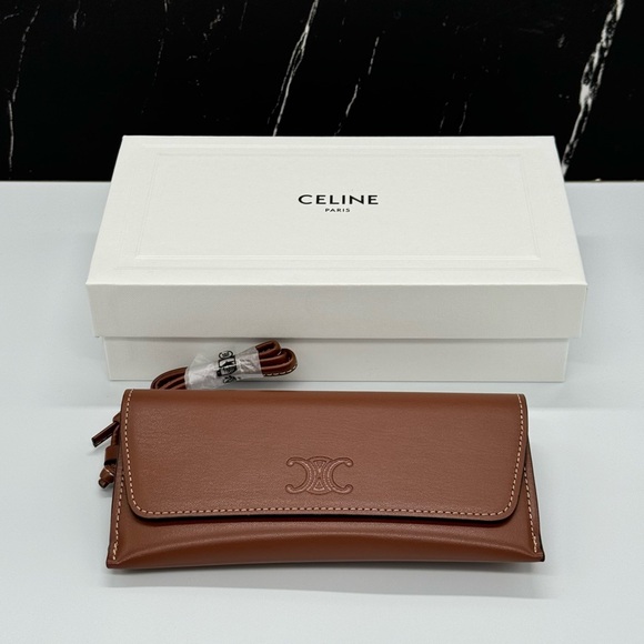 NEW CELINE TRIOMPHE SUNGLASSES BAG NEW CELINE TRIOMPHE BROWN POUCH CROSSBODY BAG - Picture 1 of 6